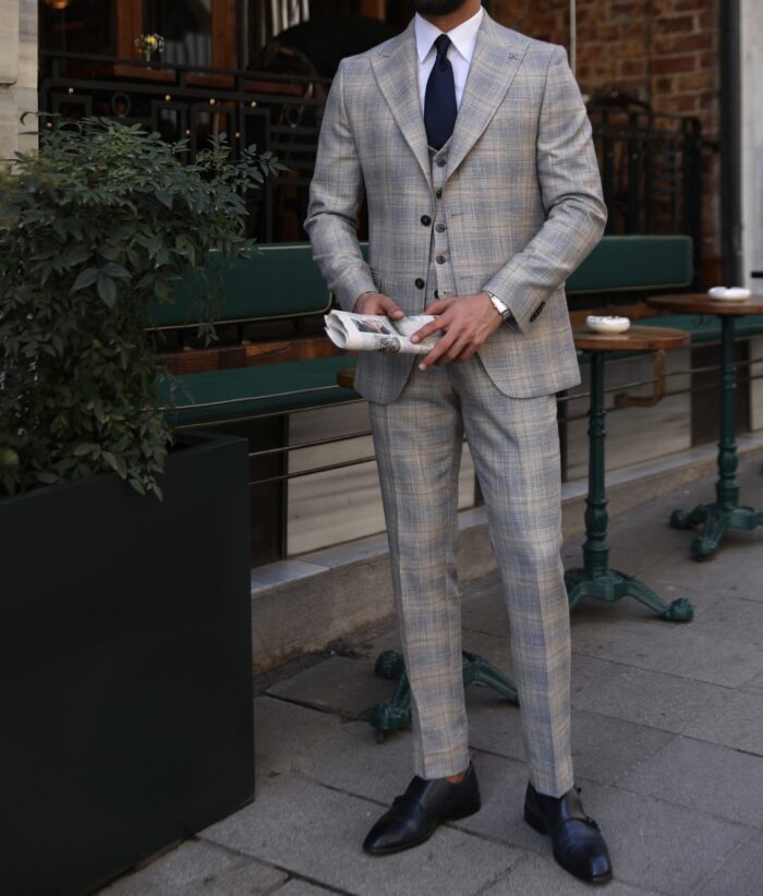 Paddington <p>Slim fit checked men’s three piece suit</p>
