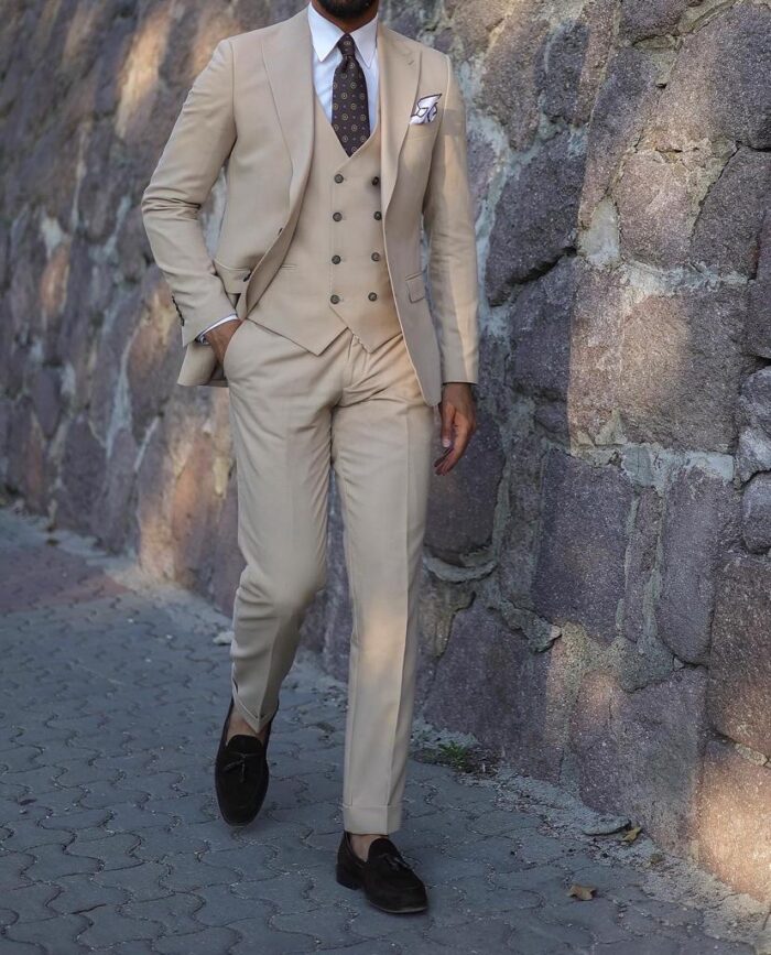 Walsall <p>Slim fit cream suit with a reversible waistcoat</p>
