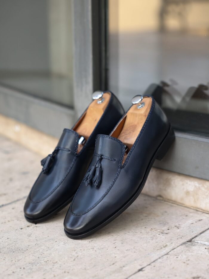Moscow Men's all black calf leather loafers