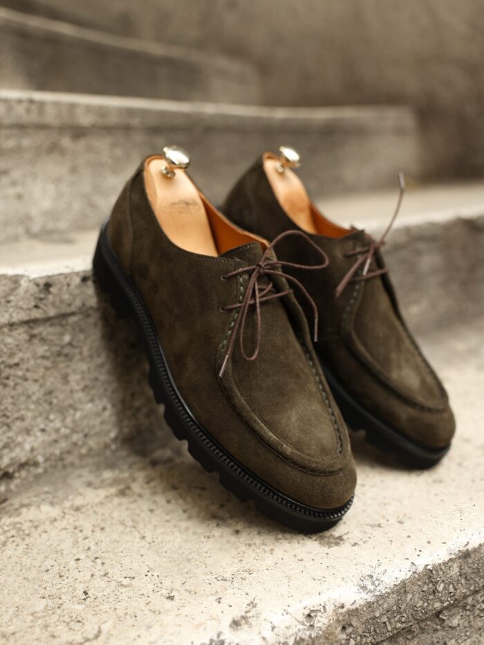 Paris <p>Men’s calf suede khaki Wallabee shoes</p>
