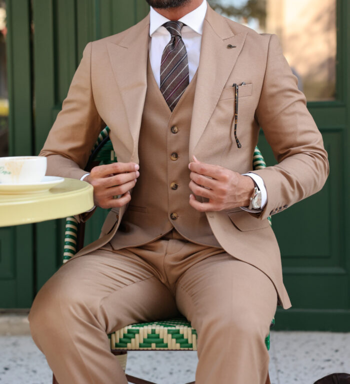 Fosters Lane Slim fit cream-coloured three-piece men’s suit with a peak lapels