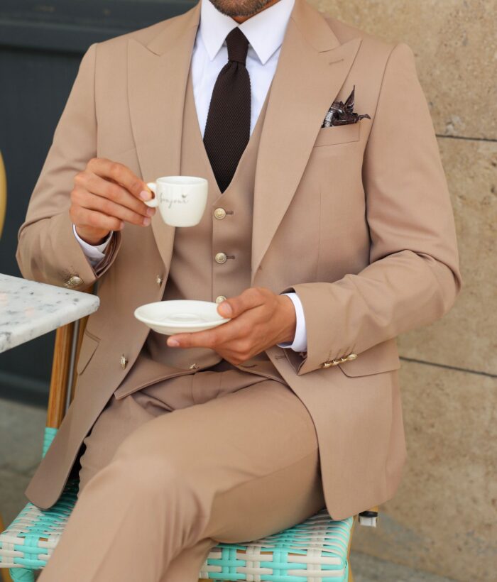 Swindon Road Slim fit cream-coloured three-piece men’s  SUIT WITH DECORATIVE GOLD BUTTONS