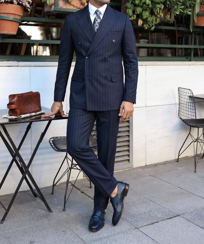 Leake Court TAILORED SLIM FIT DARK BLUE PINSTRIPE DOUBLE BREASTED TWO PIECE SUIT WITH PEAK LAPELS